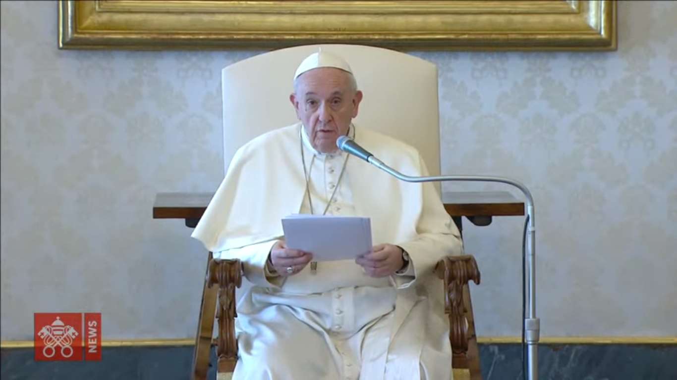 El Papa pidió «misericordia para la humanidad» por el coronavirus en un rezo por YouTube