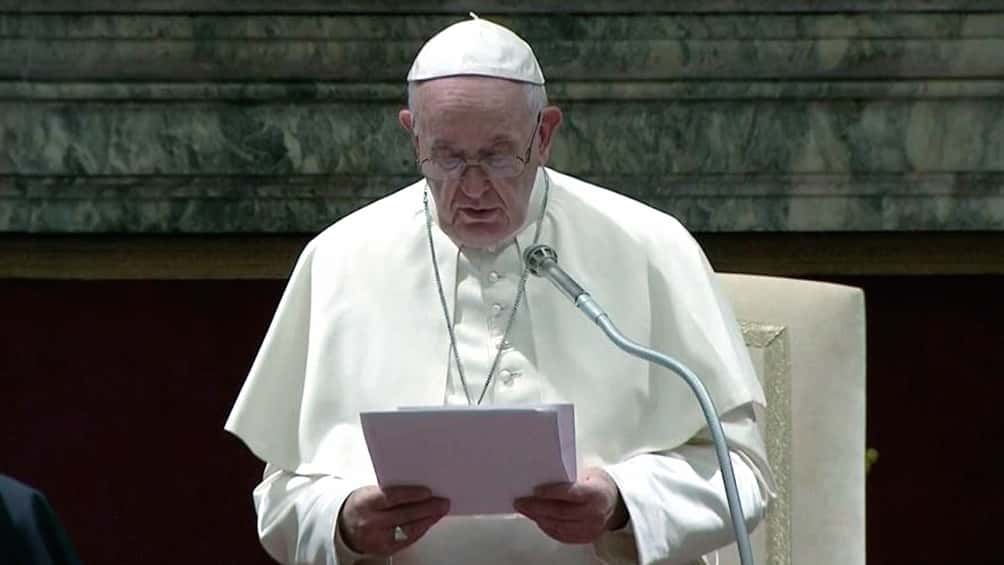 El Papa recordó a los estudiantes y profesores que siguen con sus tareas durante la cuarentena