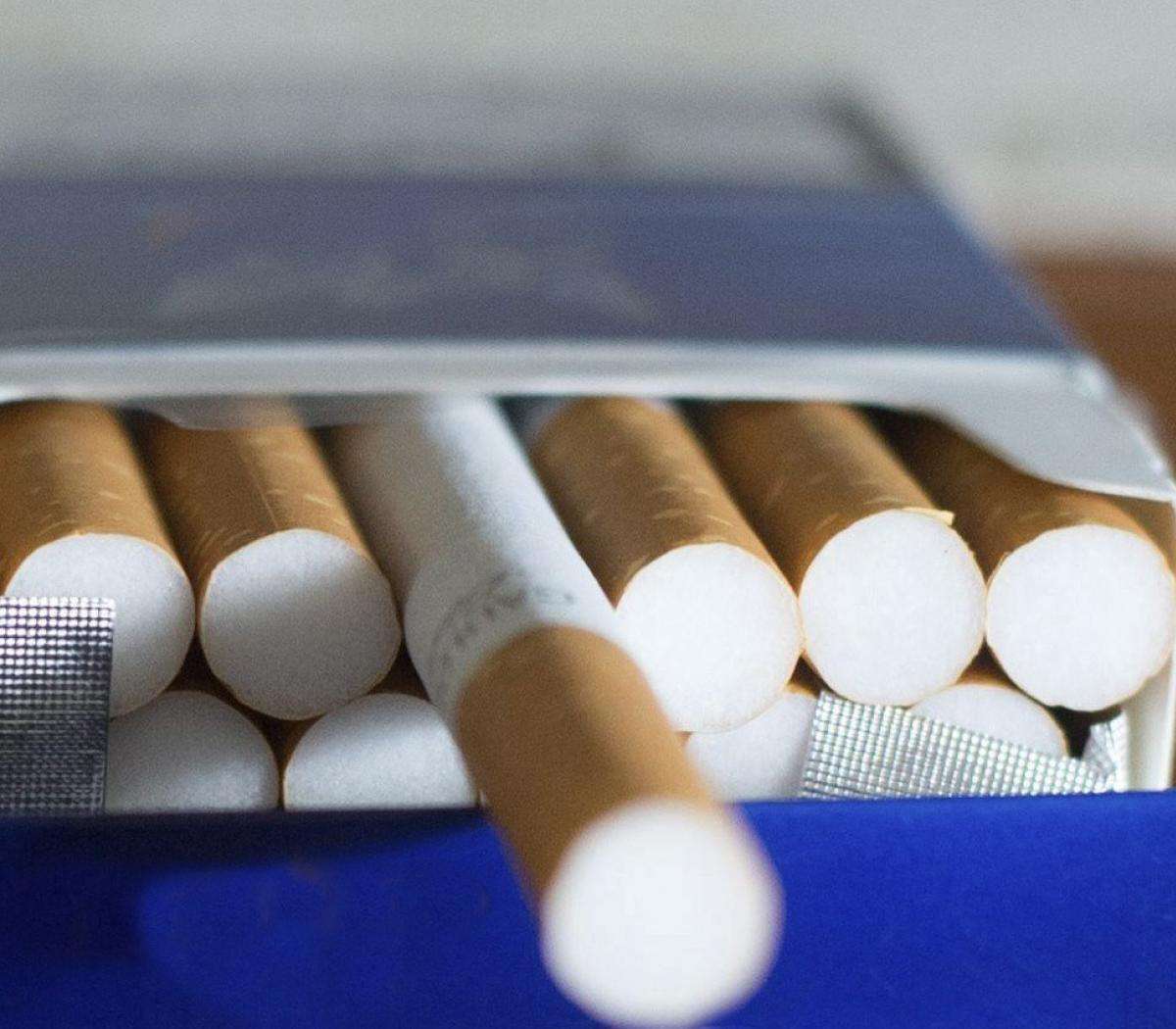 Siguen los problemas ante la poca provisión de cigarrillos mientras crece la ansiedad de los fumadores