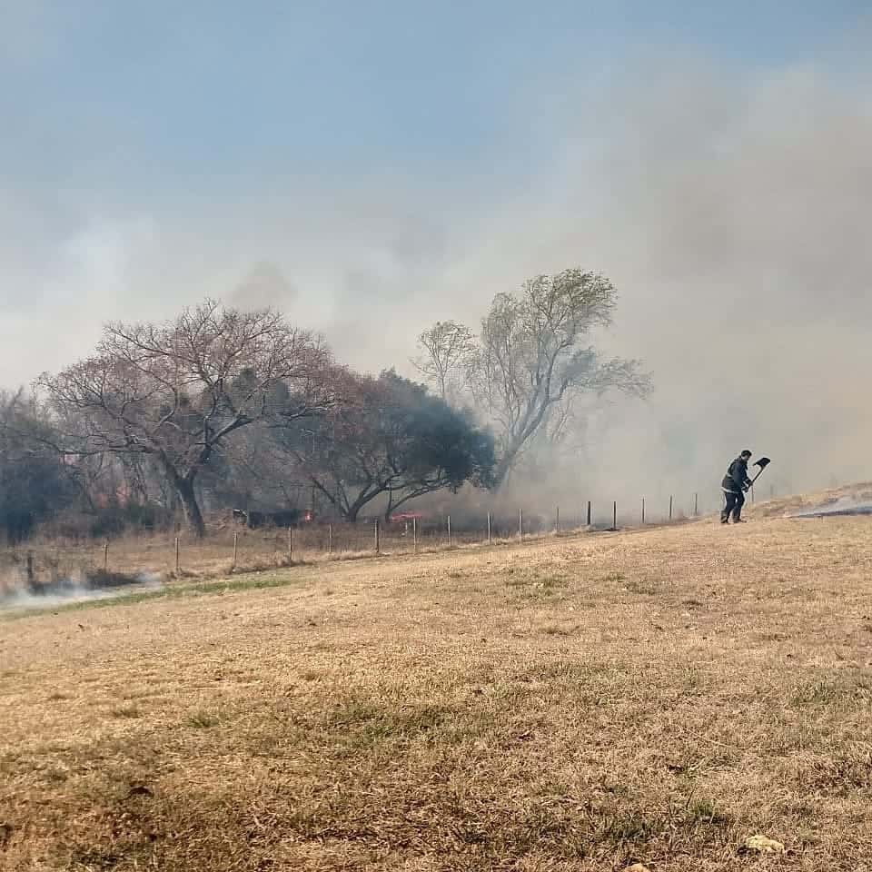 Bomberos entrerrianos colaboran en los focos de incendio de Santa Fe sobre la ruta 168