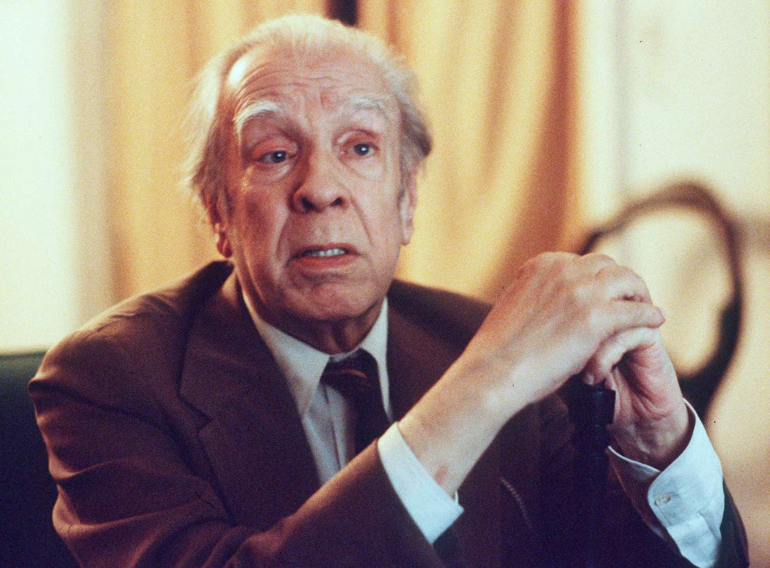 Día del lector: a 121 años del nacimiento, homenajean a Borges con lecturas y clases