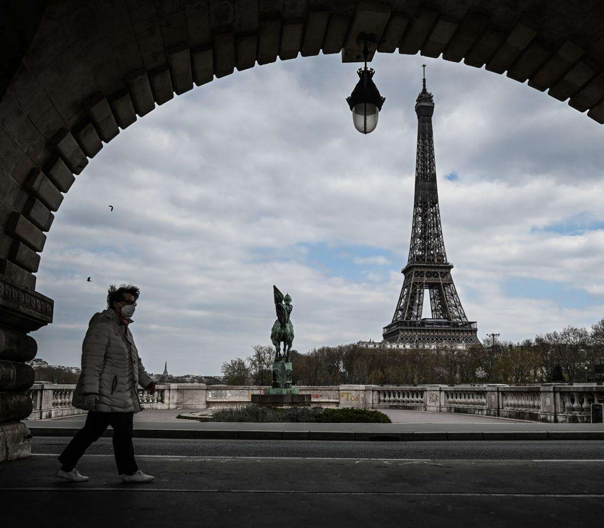 La mascarilla se vuelve obligatoria en todo París, salvo para los deportistas
