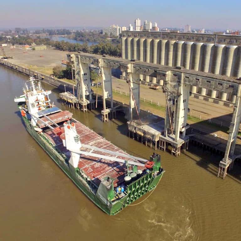 En un año se exportaron 80 millones de toneladas desde los 30 puertos del polo Rosario
