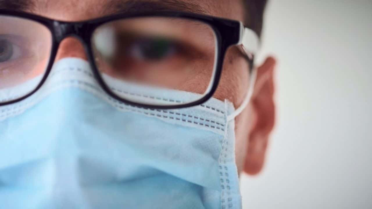 ¿Usar anteojos nos protege del contagio de coronavirus?
