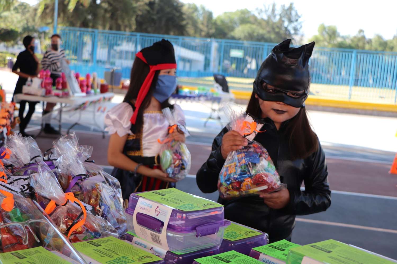 Bajo toque de queda y ley seca los colombianos celebrarán Halloween