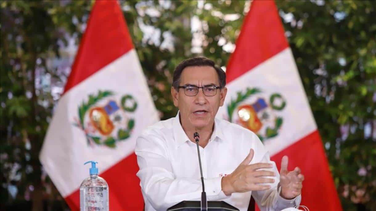 Congreso de Perú destituye al presidente Vizcarra