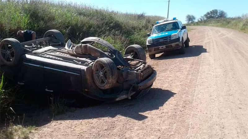Volcó su auto en un camino rural de Costa Grande