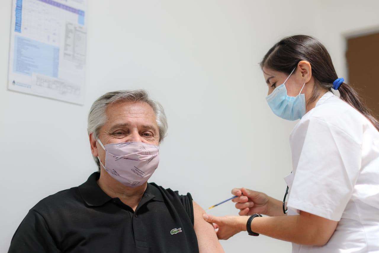 Alberto Fernández se aplicó la vacuna rusa Sputnik V en el Hospital Posadas