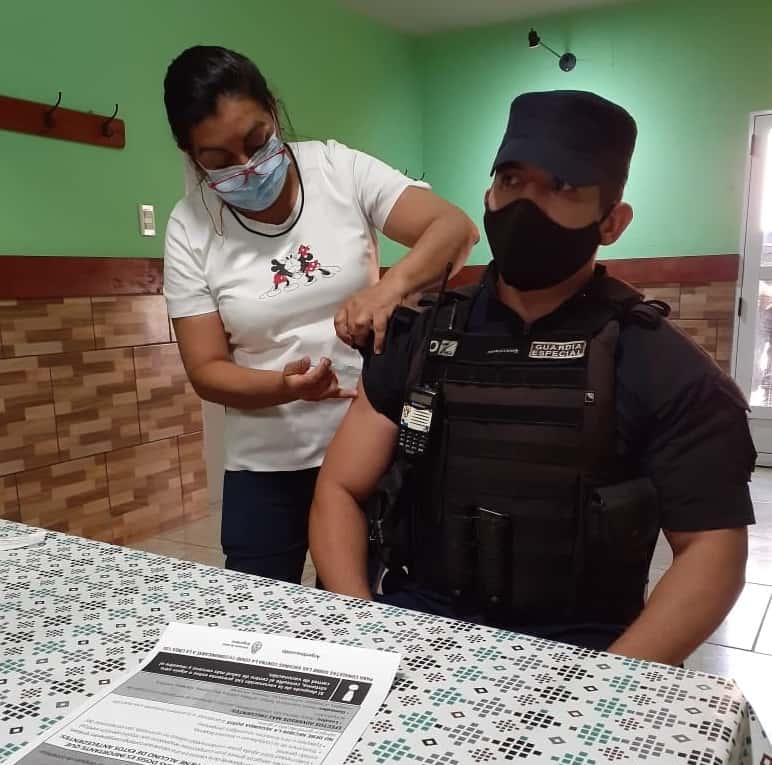 Comenzó la vacunación a integrantes de la fuerza policial