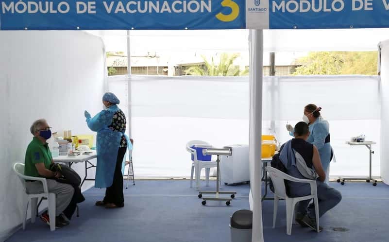 América Latina incrementa vacunación pero el ritmo es demasiado lento