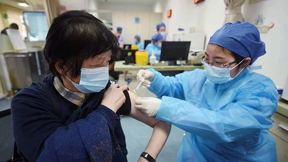 China apoya el debate en la OMC para liberar patentes de vacunas
