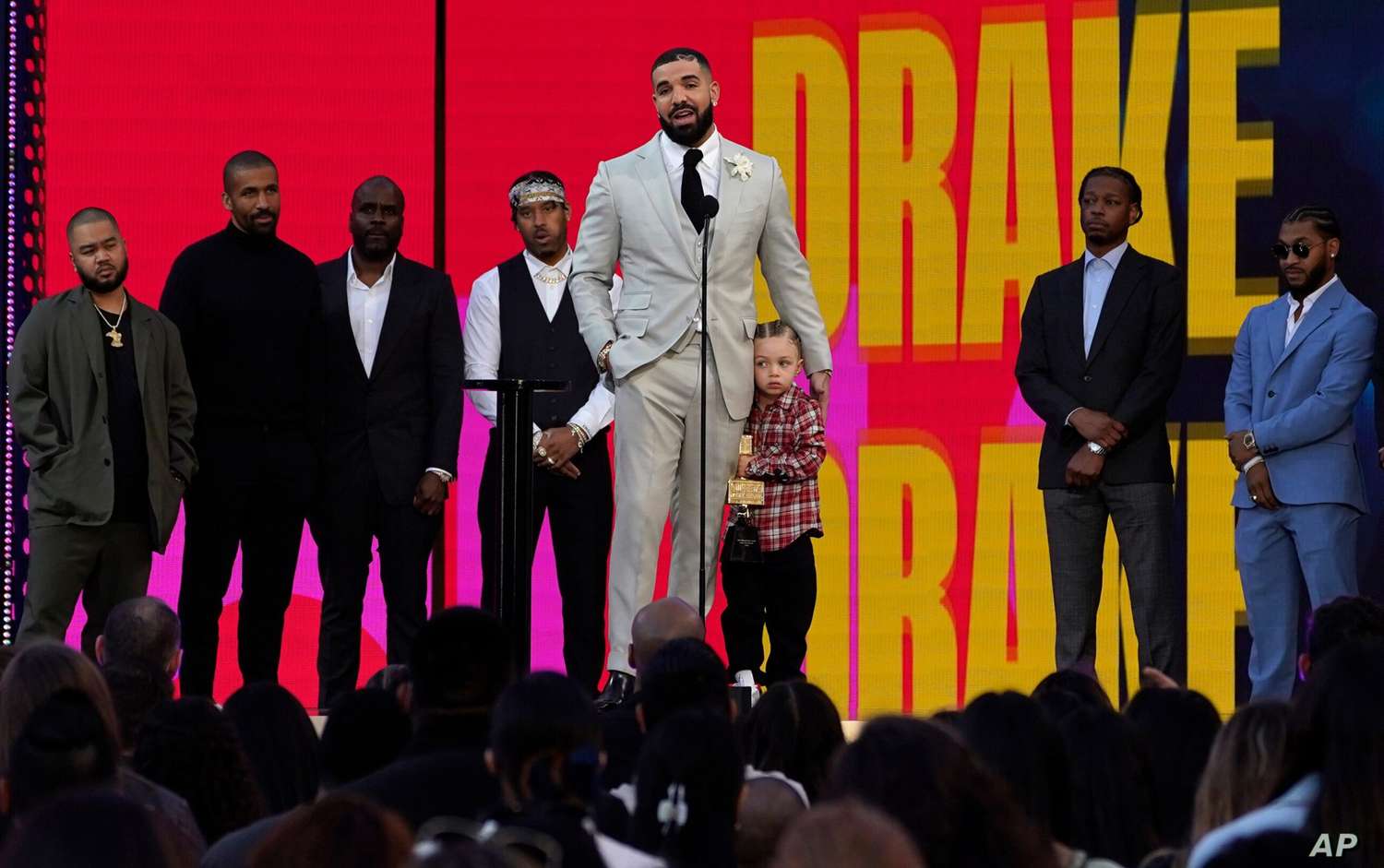 Drake y The Weeknd ganadores destacados de los Premios Billboard