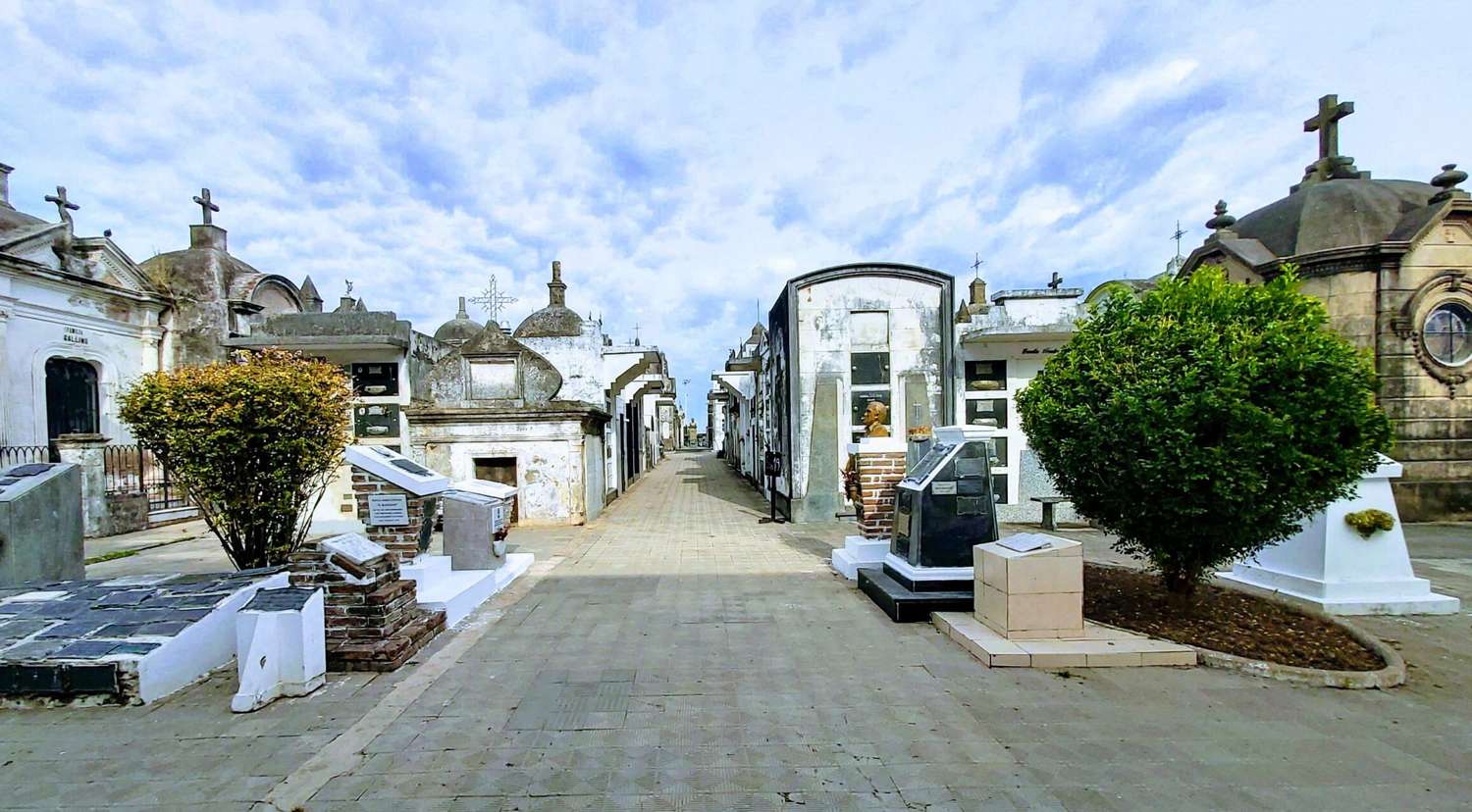 El cementerio municipal al límite del colapso