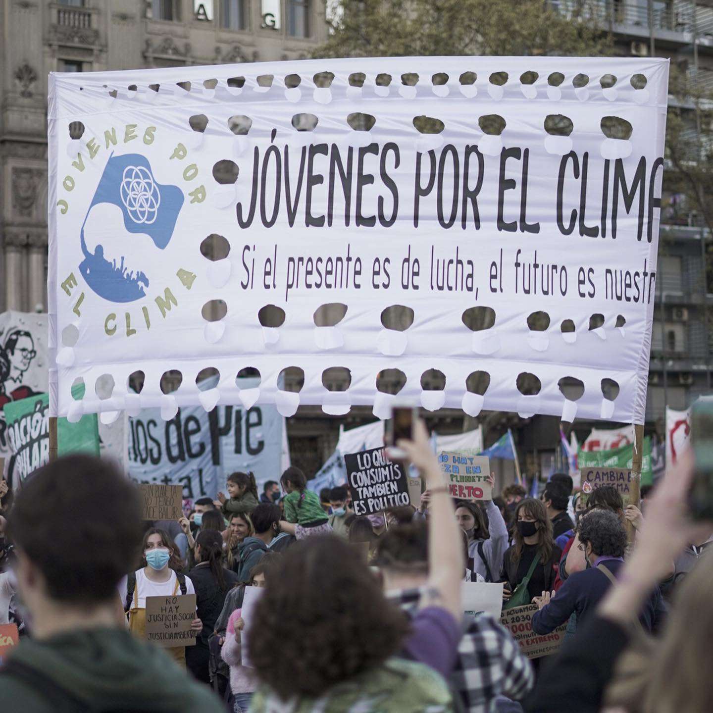 Miles de jóvenes marcharon contra el Cambio Climático en distintos puntos del país