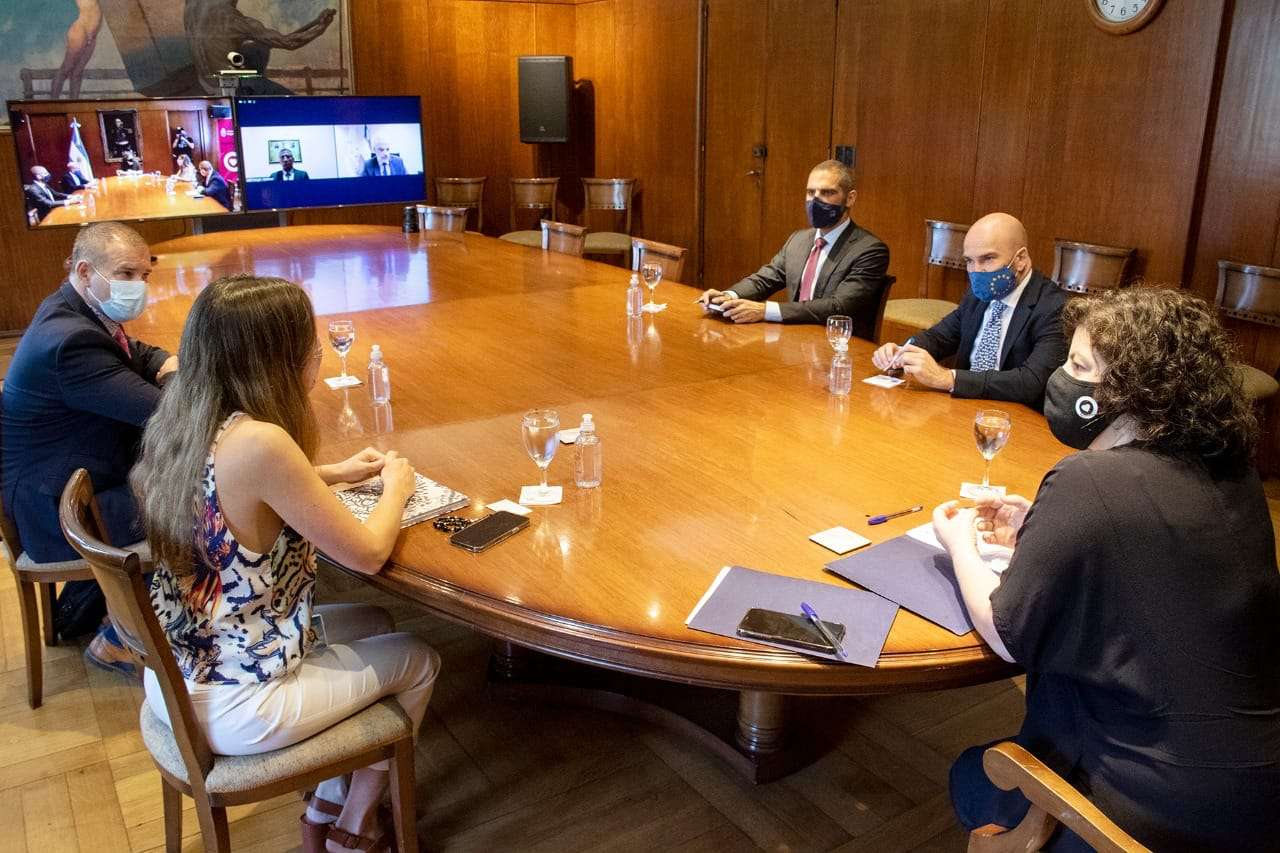 Vizzotti y embajadores celebraron la eliminación de restricciones para viajes desde Argentina