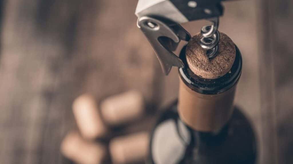 Cómo descorchar una botella de vino correctamente