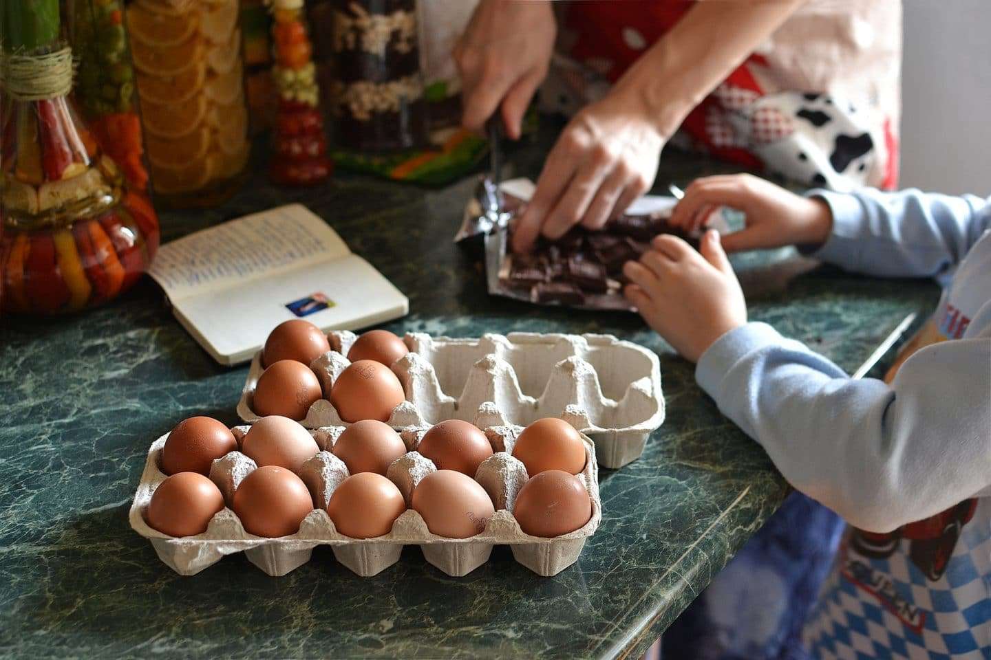 En la cocina los niños aprenden más que una simple elaboración gastronómica