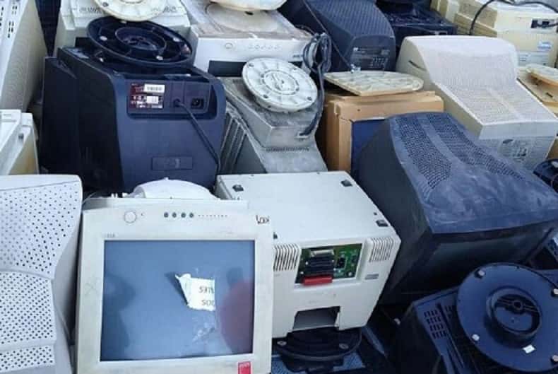 El Municipio recicla y transforma los residuos electrónicos en equipamiento para instituciones