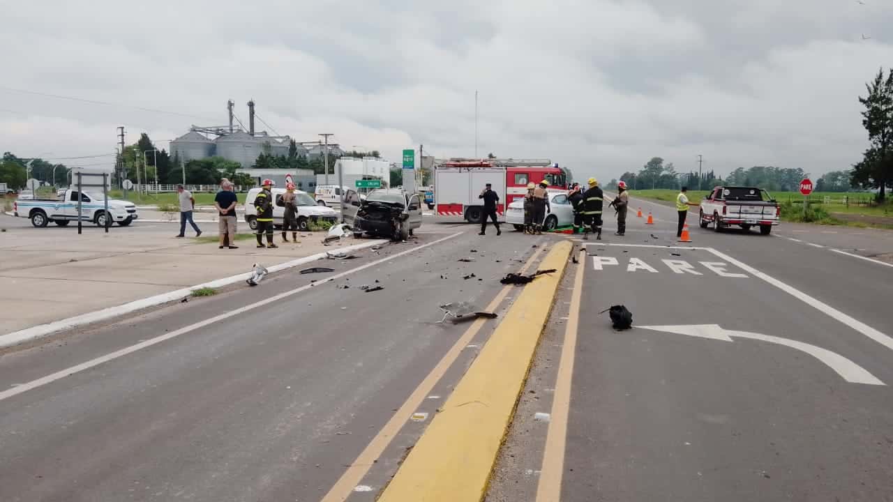 Importantes daños materiales en colisión sobre Ruta Nacional 131 y acceso Illia