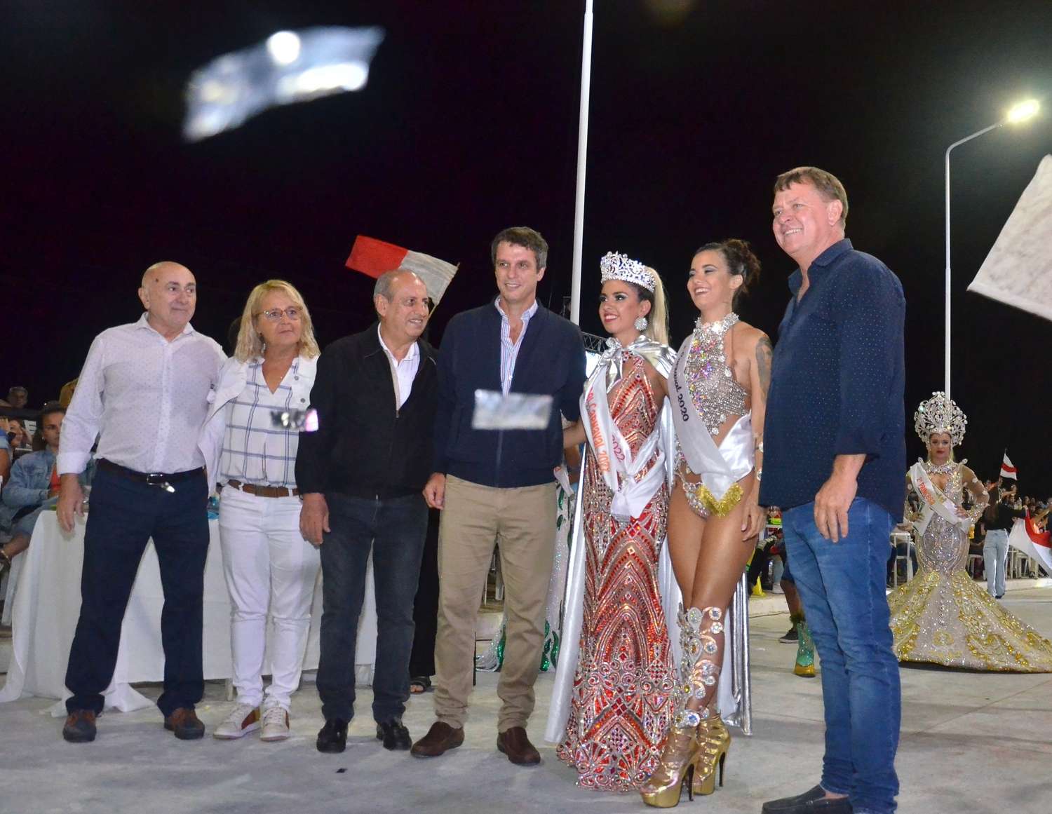 Cresto acompañó a Rossi en el cierre del carnaval en Santa Elena