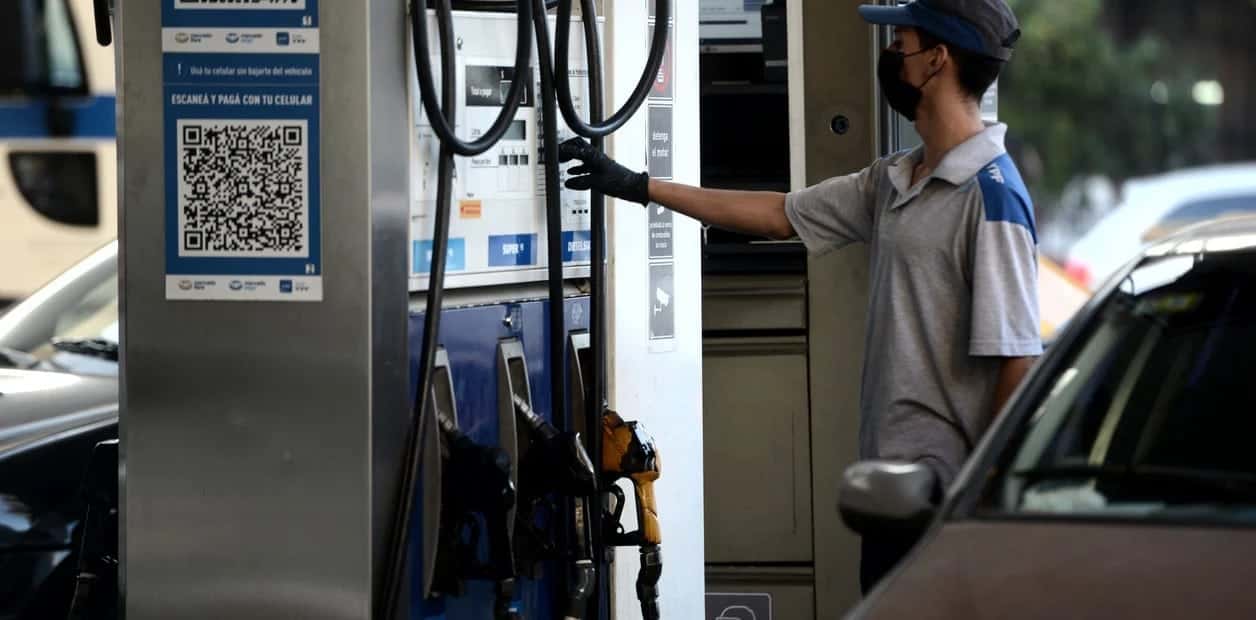 La nafta y el gasoil volvieron a subir sus precios pese a que el Gobierno postergó actualizaciones para contener aumentos
