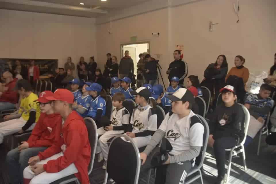 Presentaron el Torneo Nacional de Softbol Infantil en Paraná