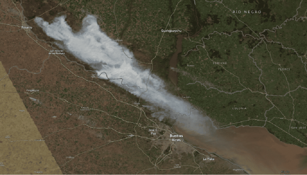 La foto de un satélite de la NASA muestra los incendios en el Delta del Paraná