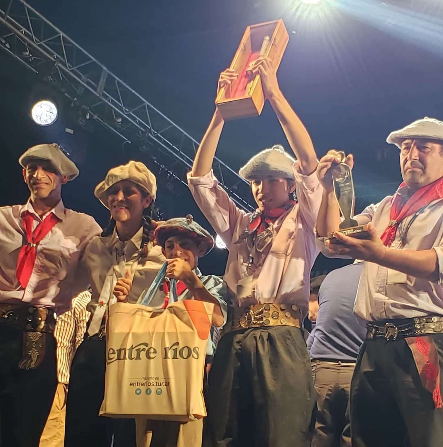 El equipo “El Rejunte” ganó el concurso de asadores de la Fiesta Nacional del Asado con Cuero