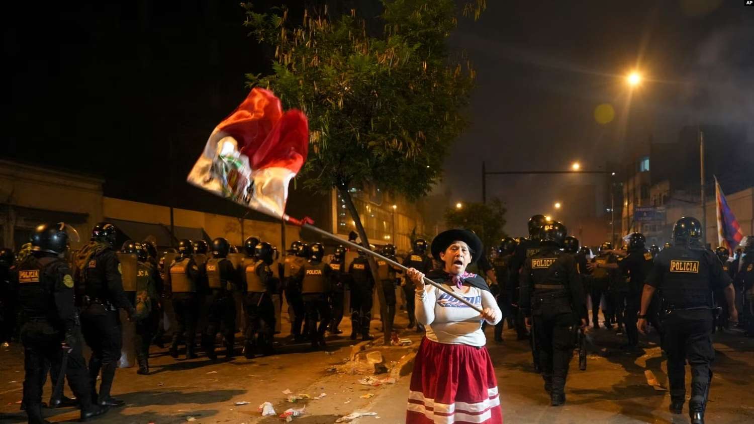 Una nueva jornada de protestas violentas sacude Perú
