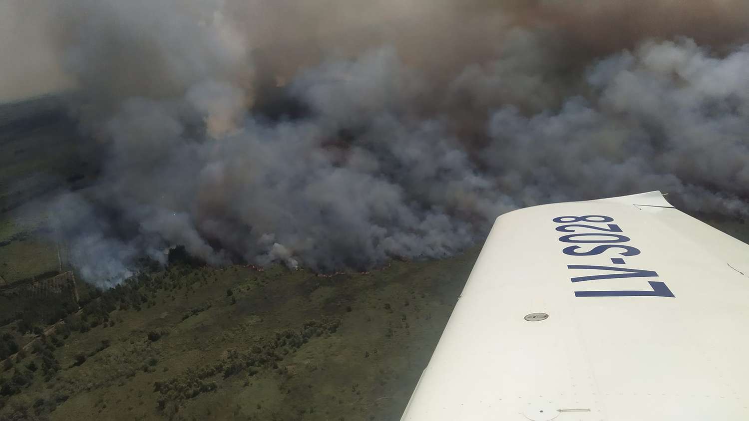 Se combaten incendios en el sur de las islas del Delta