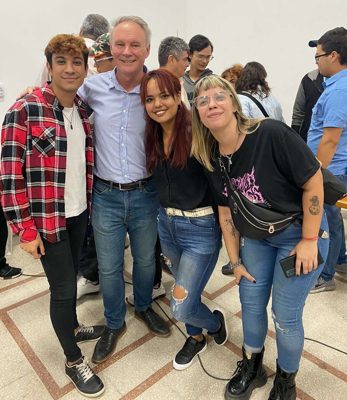 Jóvenes radicales de Paraná apoyan a Schneider y Beber