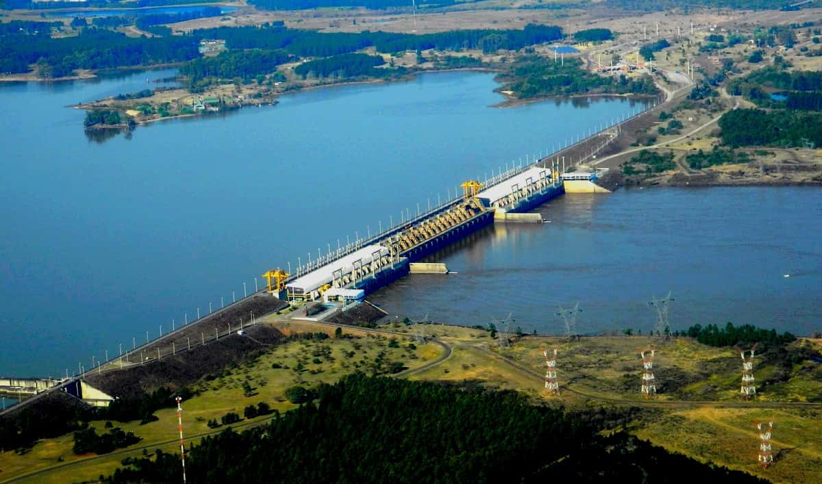 Prevén un aumento del nivel del río Uruguay aguas abajo de la represa a partir del jueves