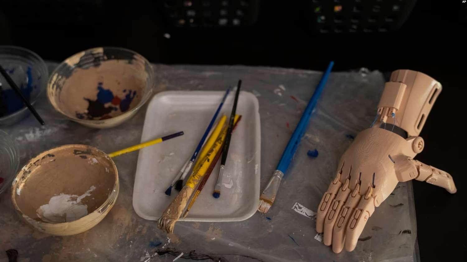 Fundación imprime manos y brazos protésicos 3D gratis