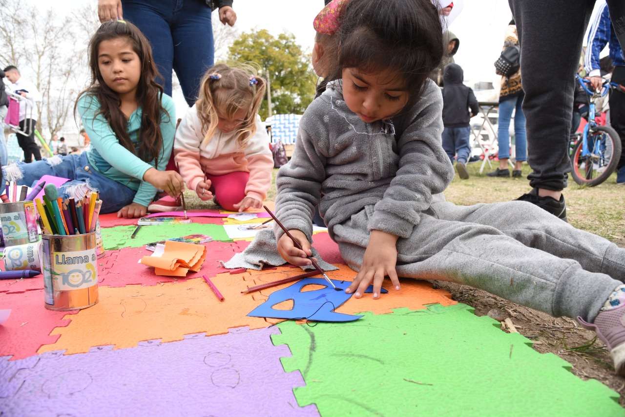 Infancias jugando en Concepción del Uruguay