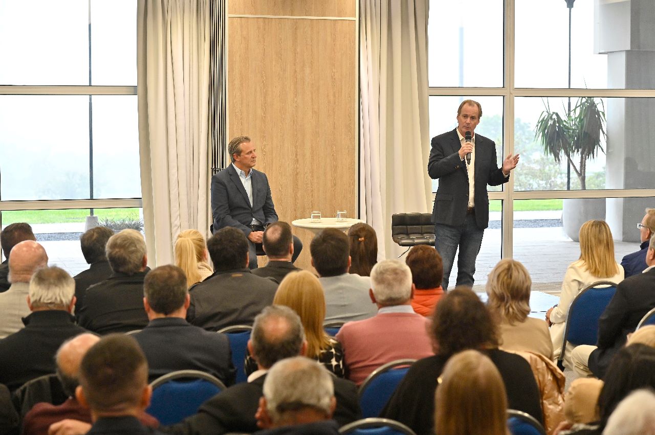 Masivo respaldo de legisladores e intendentes a la candidatura de Bahl gobernador