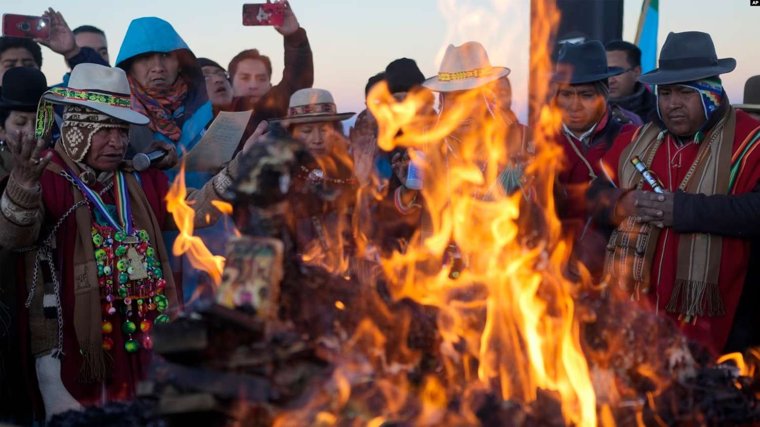Indígenas de Bolivia y Ecuador recibieron el Año Nuevo andino