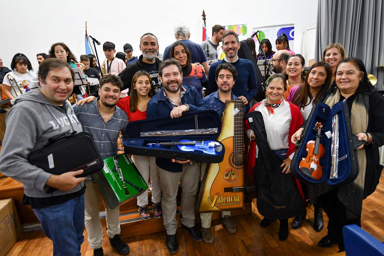 La provincia entregó instrumentos a orquestas y coros infantiles y juveniles
