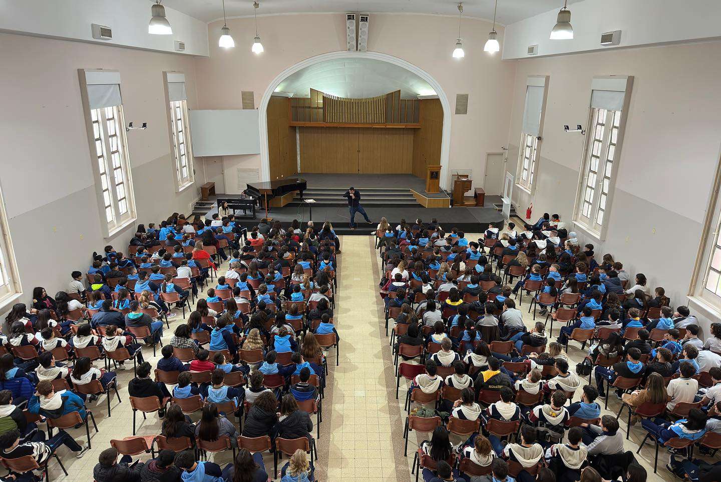 Sebastián Mascherano comparte su testimonio de superación y prevención en escuelas de Libertador San Martín