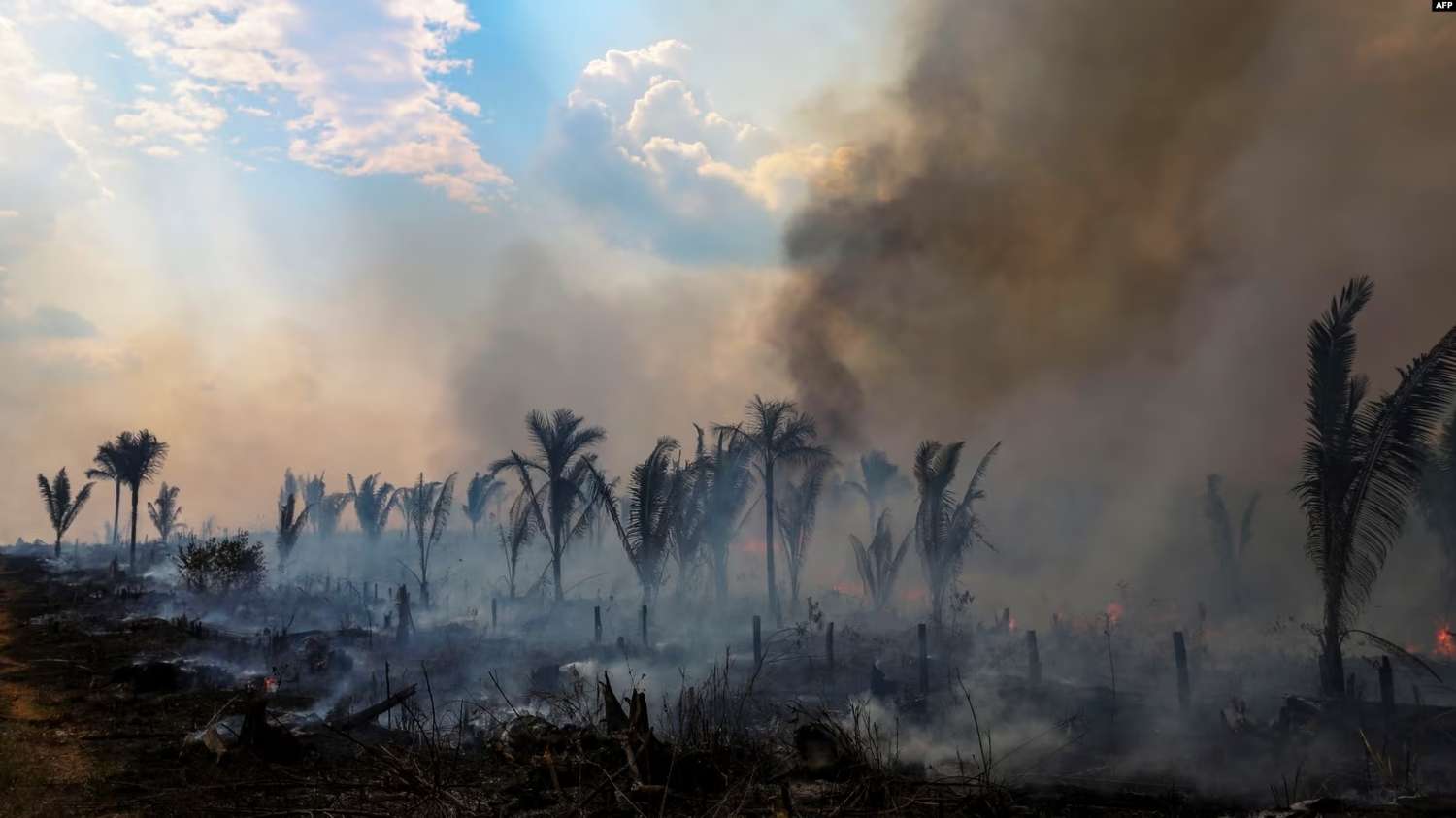 Un área de selva tropical en llamas en la región de Apui, en la Amazonía brasileña, el 21 de septiembre de 2022