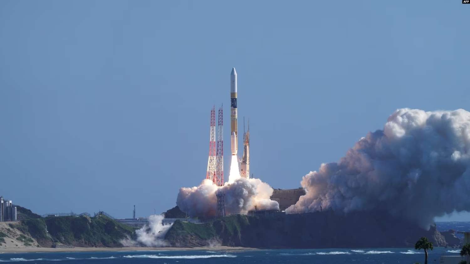 Japón lanza cohete con módulo lunar y telescopio para investigar orígenes del universo