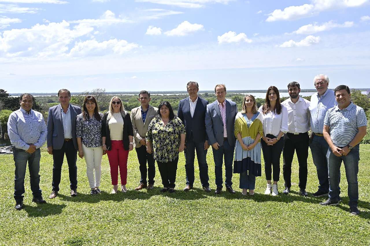 Bordet reunió a los senadores peronistas electos: “Lo que se vota es el futuro del país”