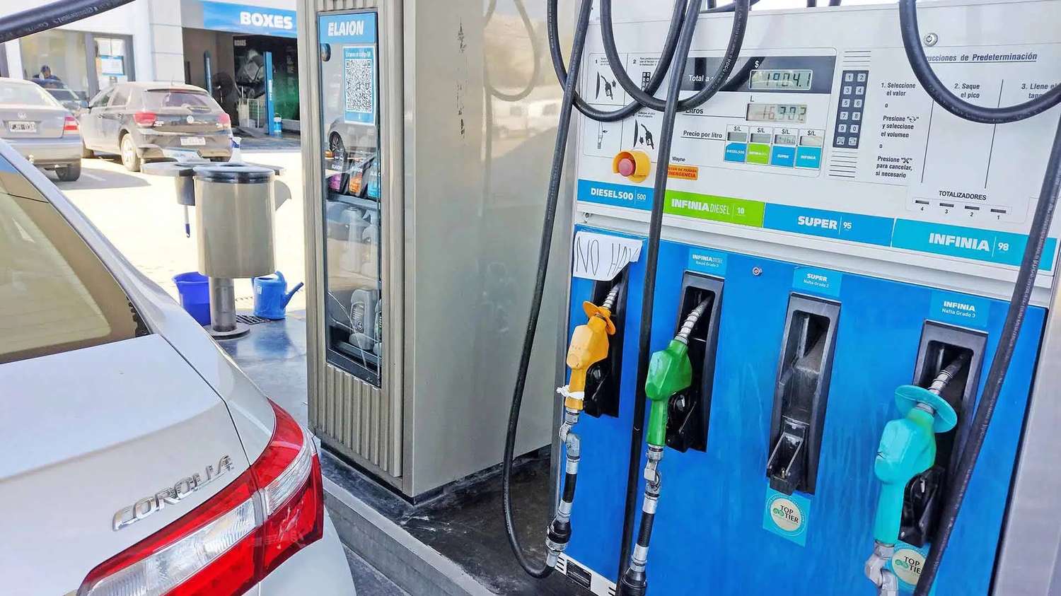 ¿Cuál es la razón detrás de la falta de combustible y gasoil en distintas estaciones de servicio?