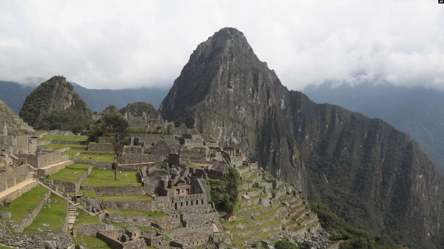 Perú cierra por tres días ruta de caminata a Machu Picchu tras caída de piedras e incendio forestal