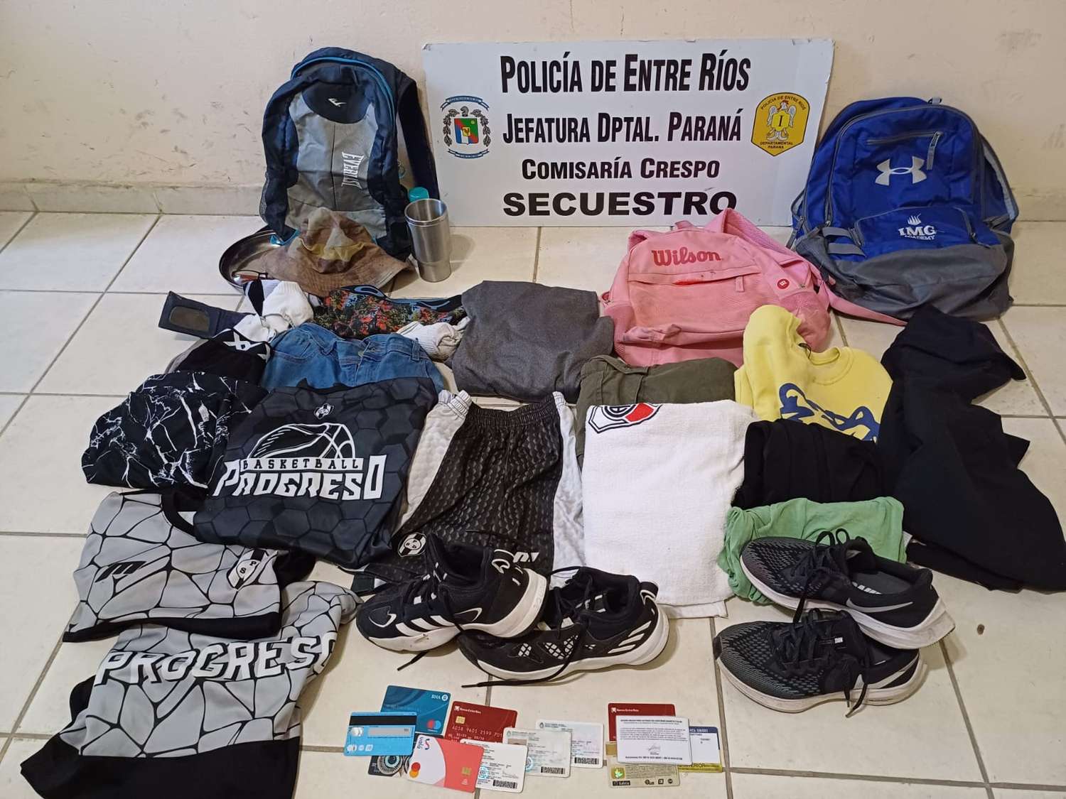 Operativo policial logra recuperar elementos sustraídos a jóvenes del Club Progreso de Santa Elena