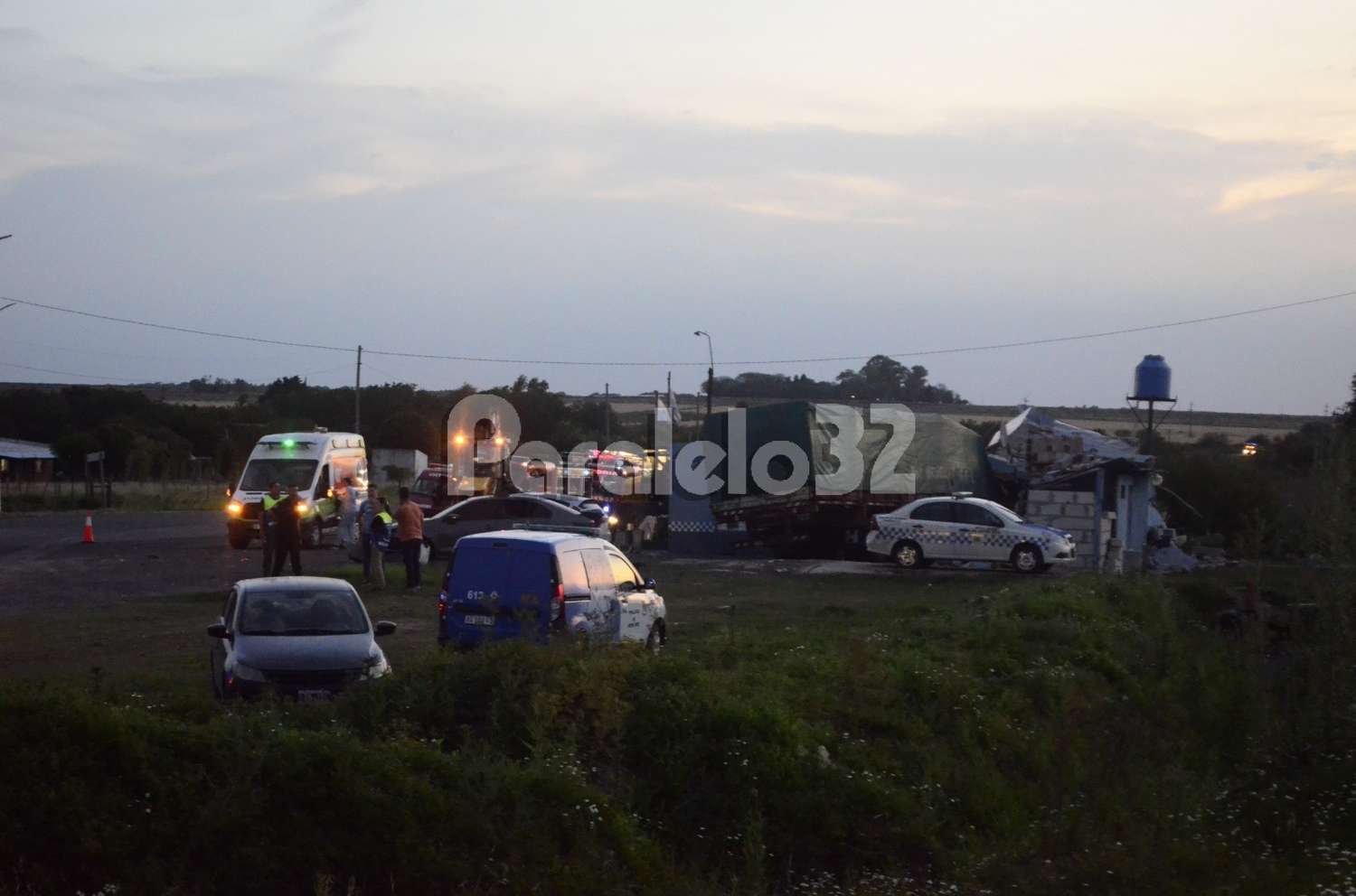 Un camión perdió el control y choco contra el puesto de la Policía en Antelo