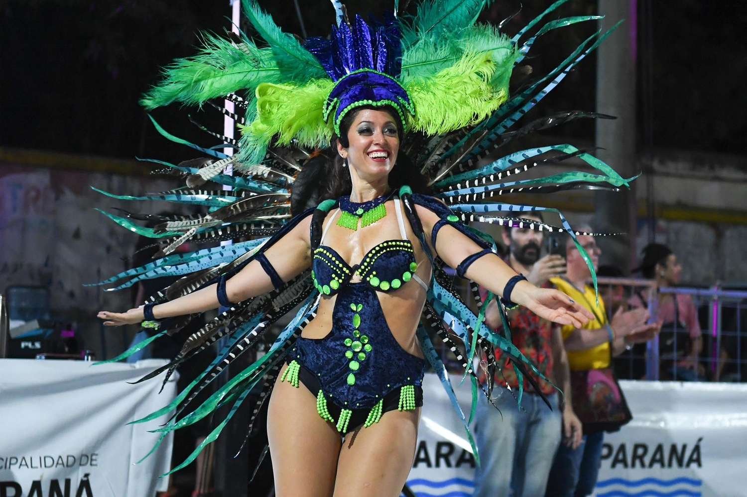 Paranaenses vivieron la primera noche de los carnavales oficiales 2024