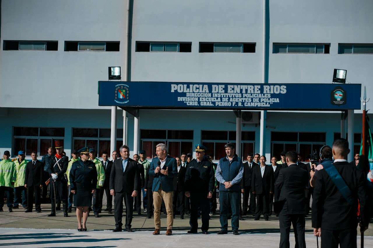 Frigerio visitó la Escuela de Agentes Pedro Campbell en Villaguay