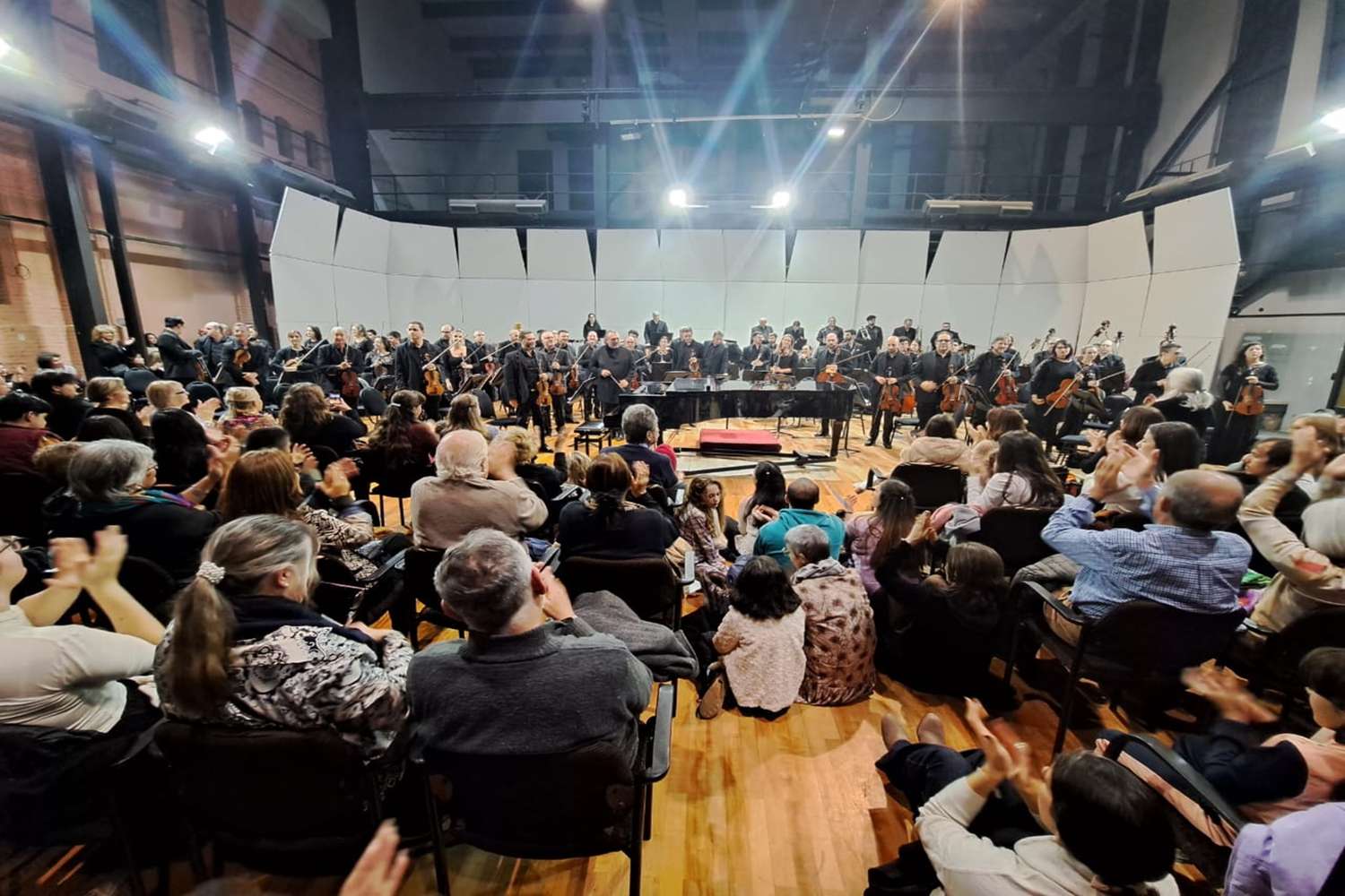 Una delegación de Viale participó de la presentación de la Orquesta Sinfónica de Entre Ríos