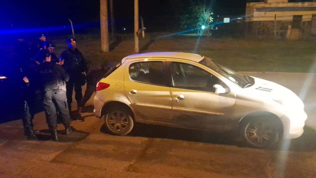 Vehículo robado en Viale: rápida acción policial lleva a la detención del sospechoso