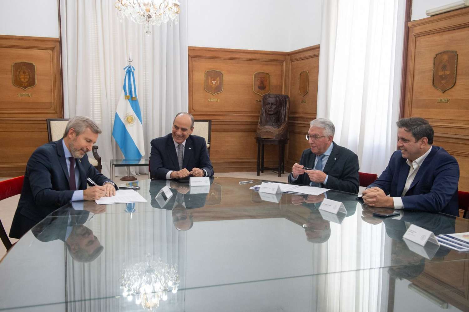 Frigerio y Francos firmaron un convenio para reactivar la obra pública de Nación en la provincia